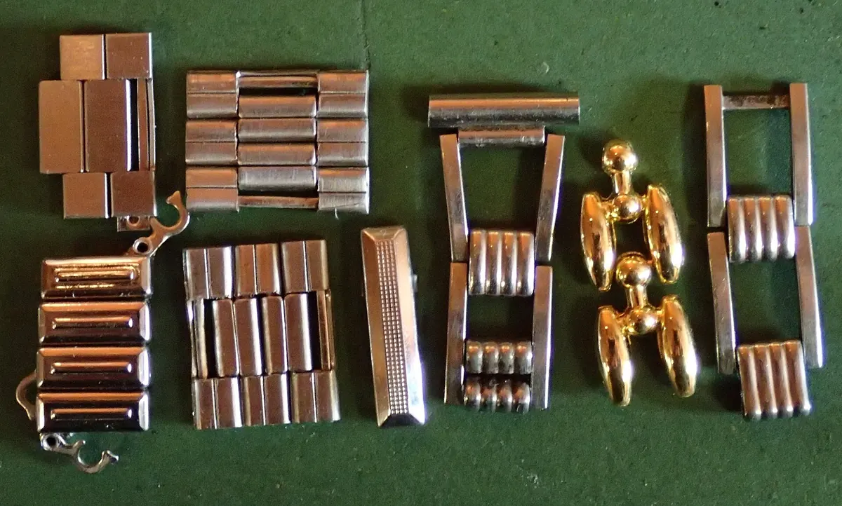 Loose removed steel watch bracelet links
