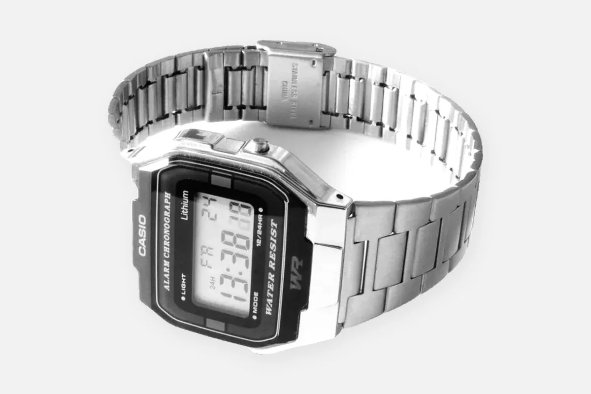 Casio A163WA Digitaluhr am gefalteten Stahlband