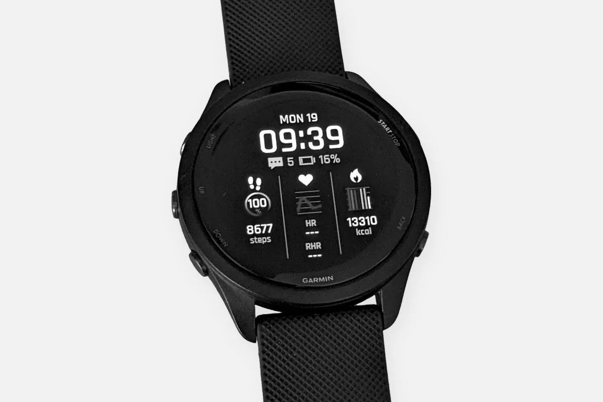 Garmin Forerunner 265 Laufuhr am schwarzen Silikonband